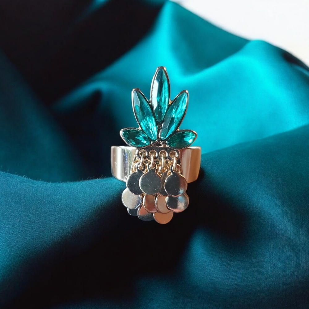 Bebe Pineapple Ring Gold Tone Emerald Green Size 10